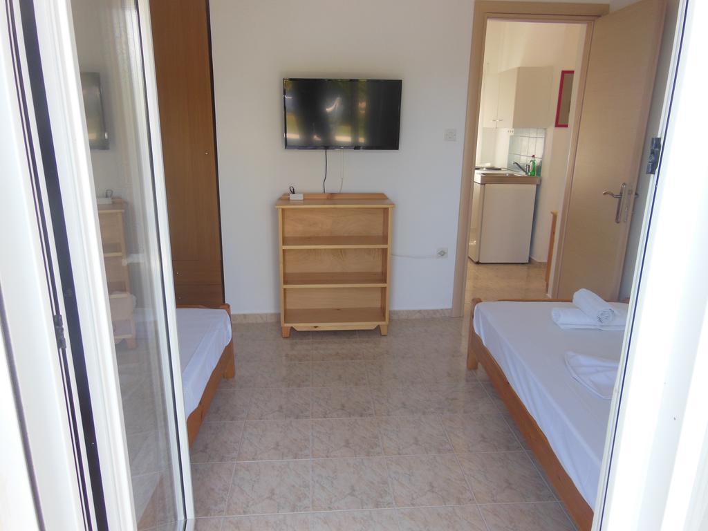 Apartments Monika Kriopigi Bagian luar foto